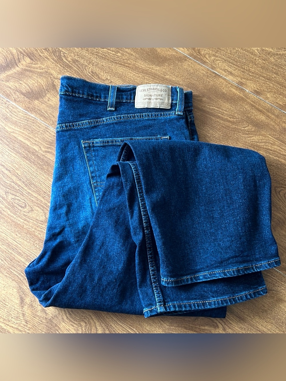 Levi’s Strauss Men’s Dark Wash Relaxed Cotton Blend stretch Denim Jeans size 42